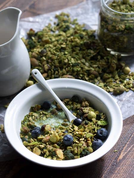 recipe for matcha granola with blueberries