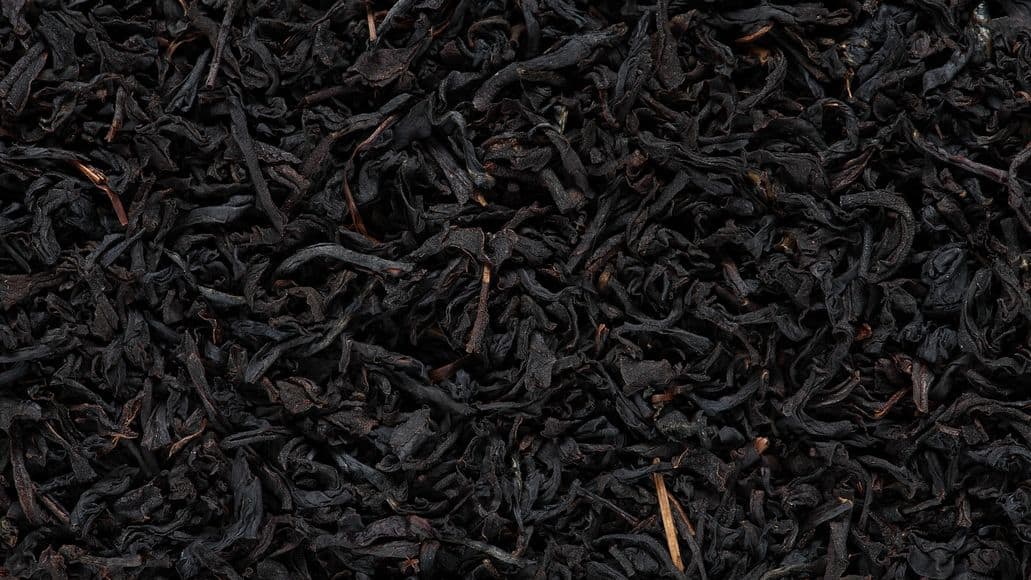 Heavily fermented oolong tea leaves